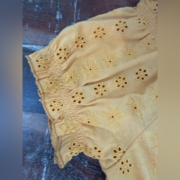 Cleo + Wolf Yellow Eyelet Off-Shoulder Top - Picture 3 of 5